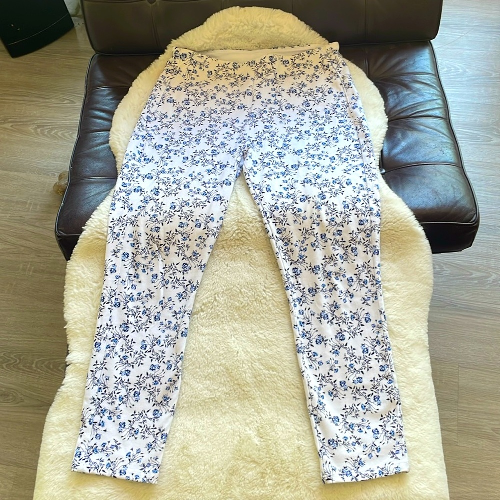 Lysse white compression jeans with a very classy navy print - medium